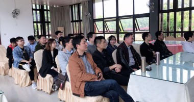 凝聚產(chǎn)生力量，團結(jié)誕生希望